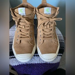 Cariuma OCA High Camel Suede